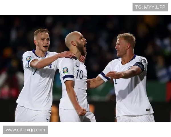 欧美足球明星与粉丝的亲密互动揭秘与感人故事分享